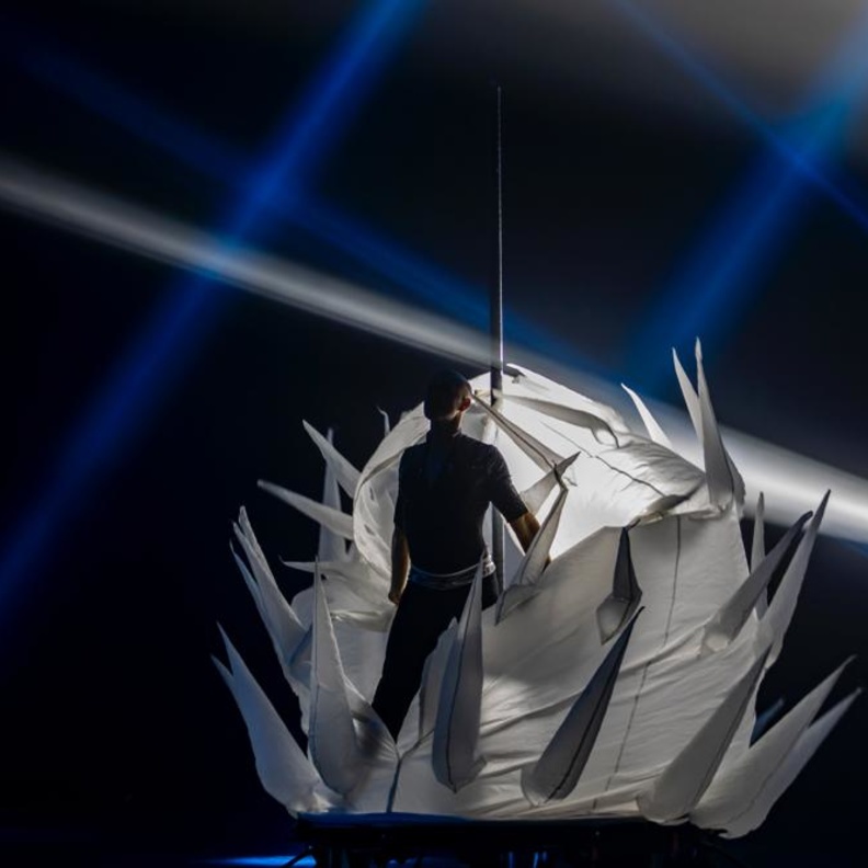 بالصور والفيديو: لوحات فنية واستعراضية للعرض المسرحي المُبهر "كرونوس لي فارفاديس" ضمن فعاليات موسم الرياض