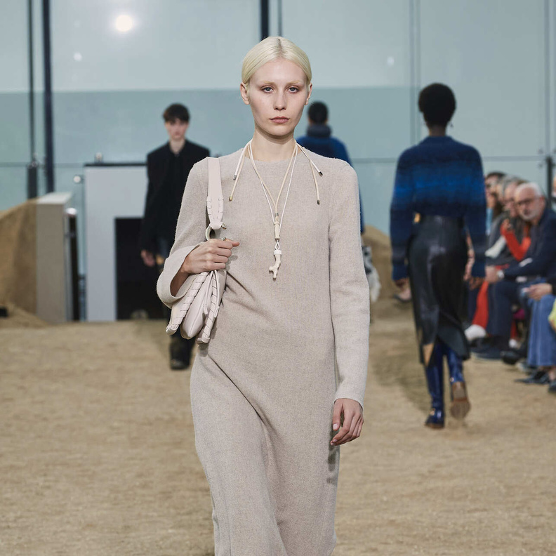 موضة السروال تحت الفستان صيحة تعود الى الواجهة