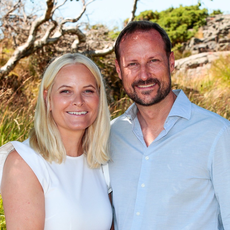 ولي عهد النرويج وزوجته ينهيان عقد إيجار منزلهما الريفي