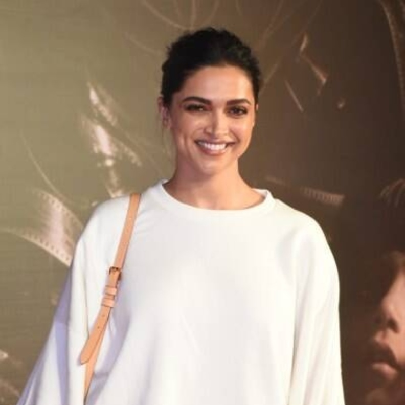 من بينهم ديبيكا بادوكون... نجوم ومشاهير بوليوود في عرض فيلم Chhello Show