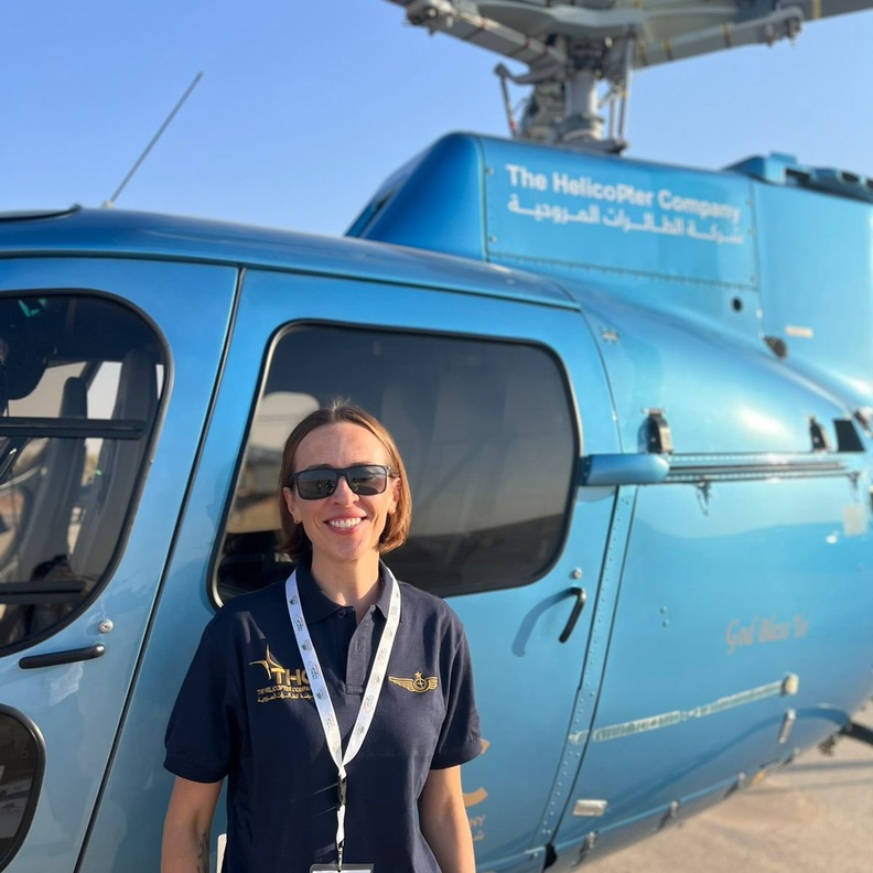 لأول مرة طاقم نسائي كامل يحلق بطائرة مروحية في رالي القصيم