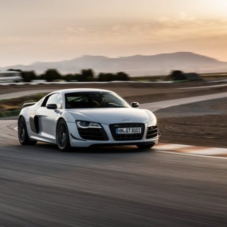 R8 Coupe سيارة شبابية جبارة من أودي