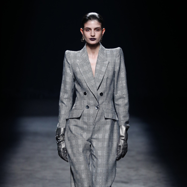 الجمبسوت صيحة خريف 2022-2023 لإطلالة أنيقة بأسلوب Isabel SAnchis