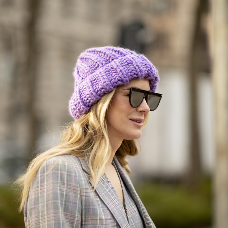 تنسيق قبعة الرأس الصوفية صيحة لافتة لخريف 2022 بأسلوب Street style