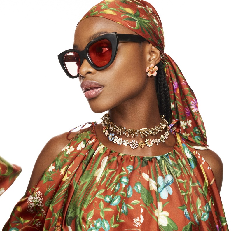 صيحة النظارات الشمسية الحمراء