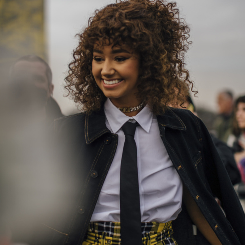 ربطة العنق أكسسوار خريفي على الموضة من إطلالات Street style