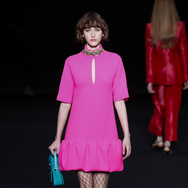 طرق تنسيق جوارب الشبك موضة هذا الموسم التي عادت للواجهة من جديد 