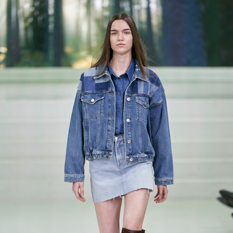 تنانير الجينز أجمل صيحات خريف وشتاء 2022-2023