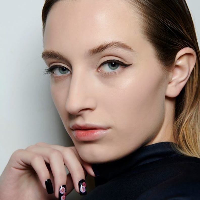 بشرتك أكثر  إشراقاً ومرونة في الخريف مع أحدث المستحضرات التجميلية