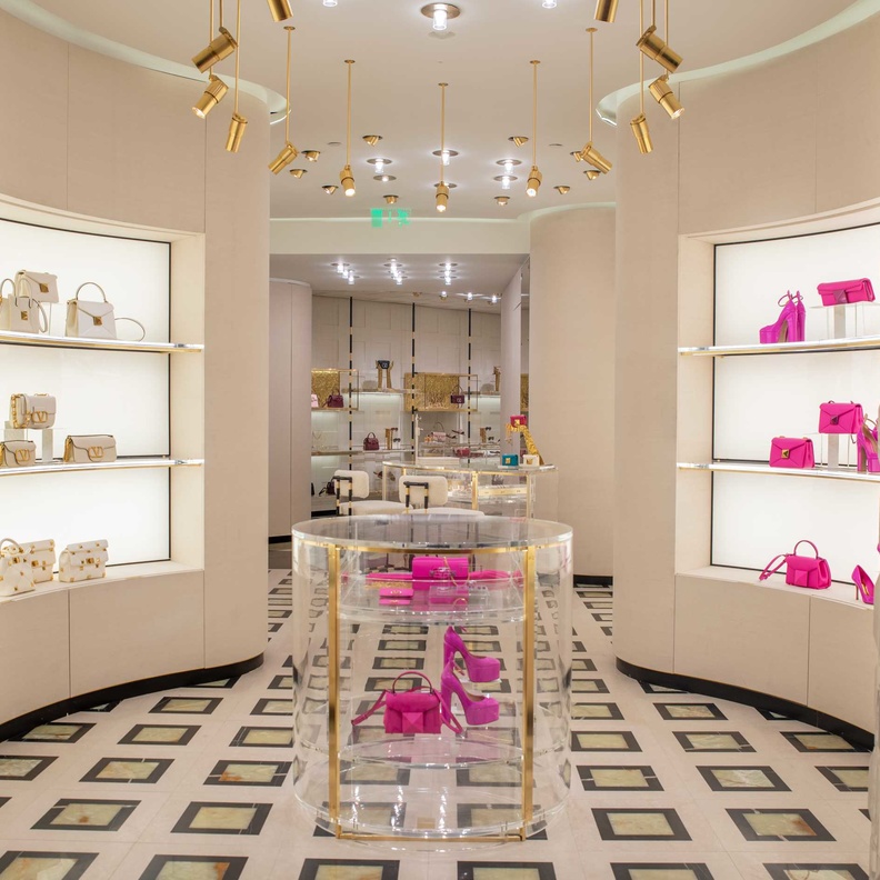 Valentino تفتتح متجرها الجديد في جدّة