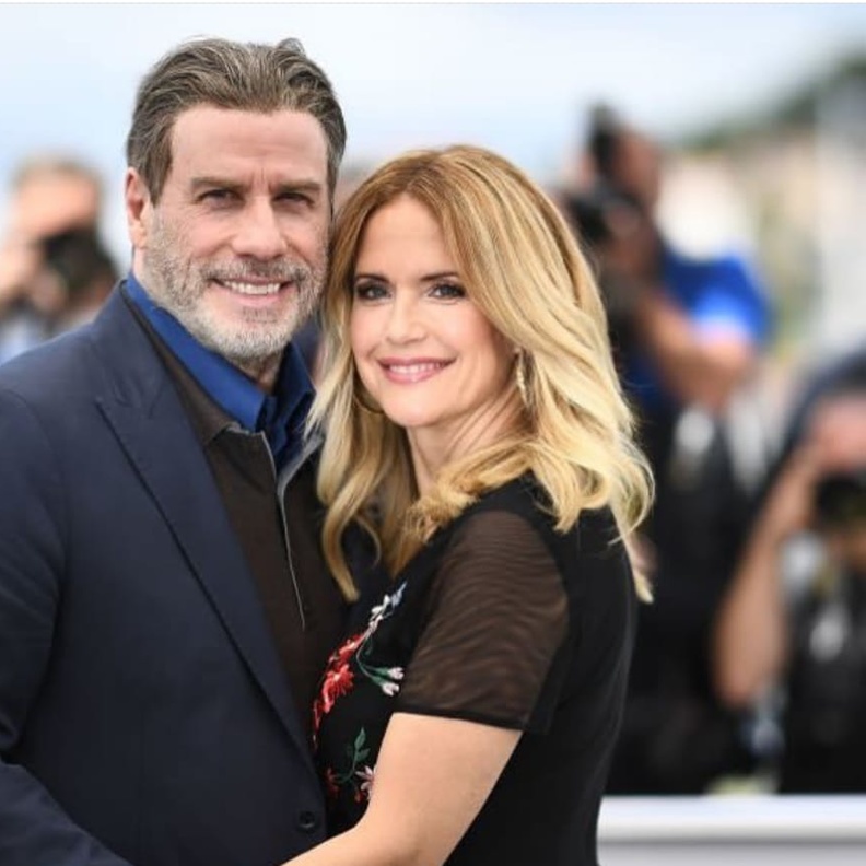 جون ترافولتا وزوجته كيلي بريستون