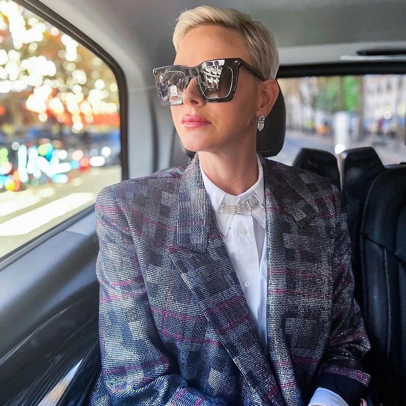 الأميرة تشارلين تنضم إلى المشاهير في عرض أزياء لوي فويتون