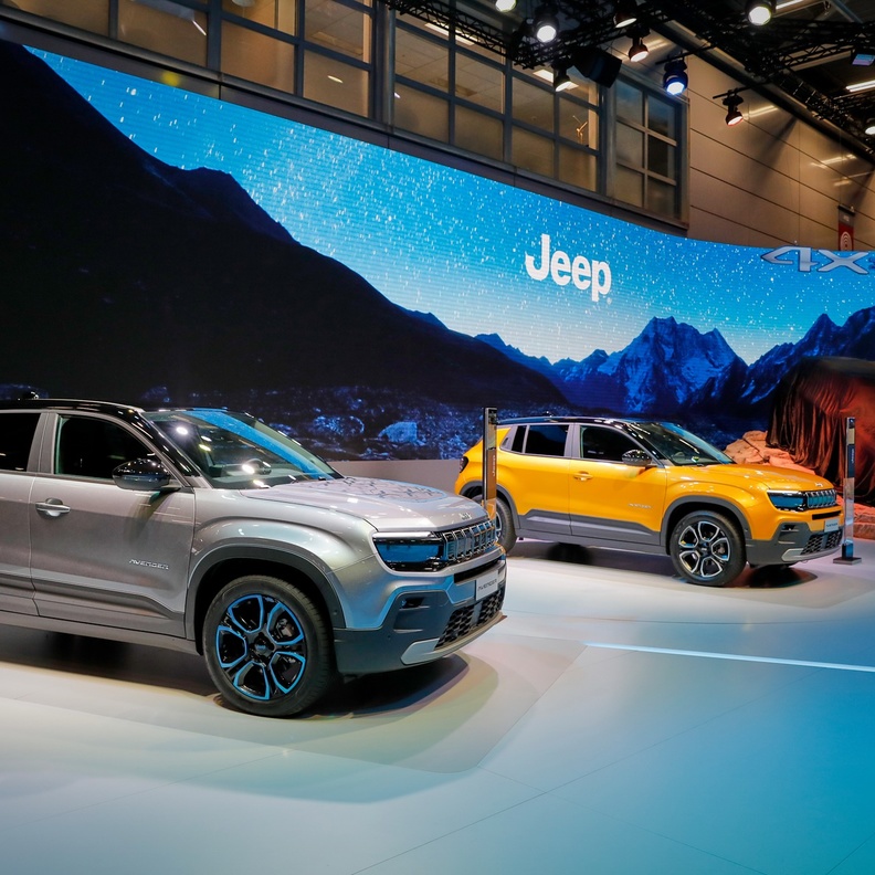  jeep الأمريكية الستار عن مركبتها الجديدة Avenger