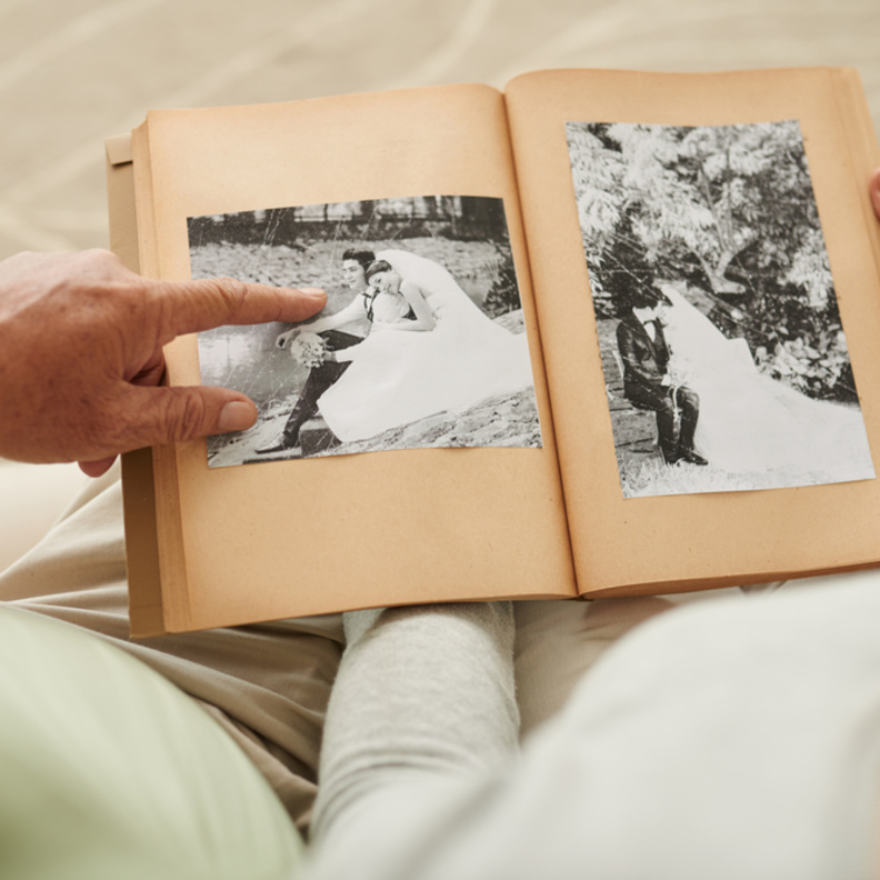 تعرف على قصص بدايات أشهر تقاليد حفلات الزفاف