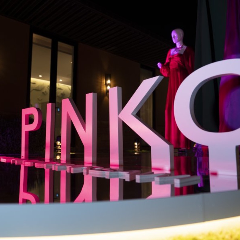 علامة Pinko تطرح مجموعة ‘Distorted Beauty’ محدودة الإصدار