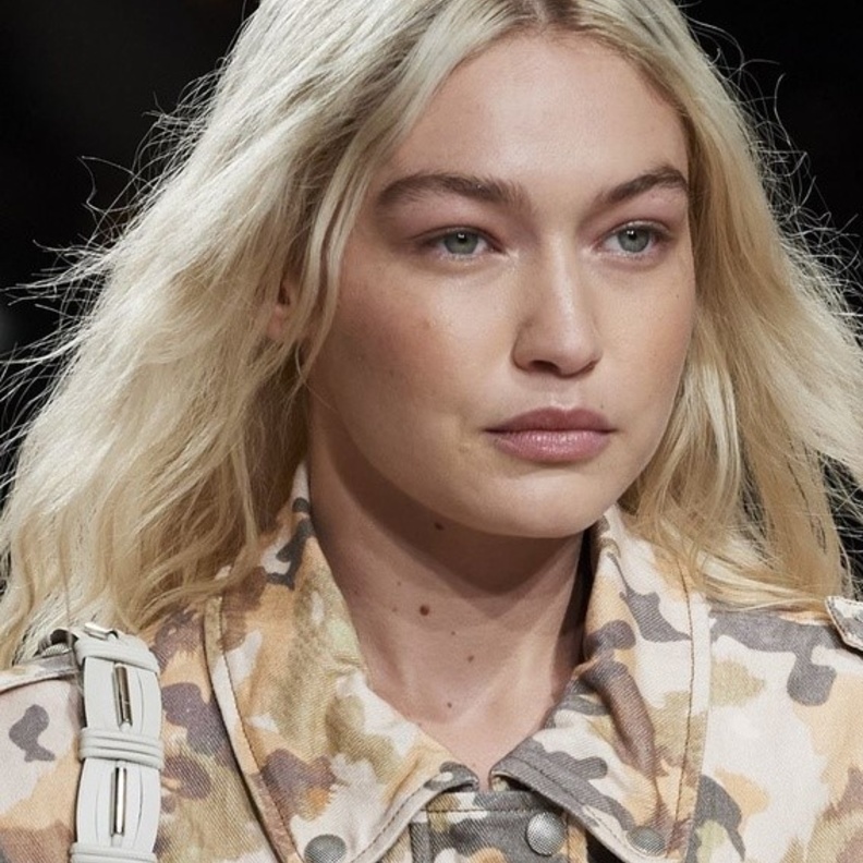 أجمل ألوان صبغات الشعر البارزة في أسبوع باريس للموضة