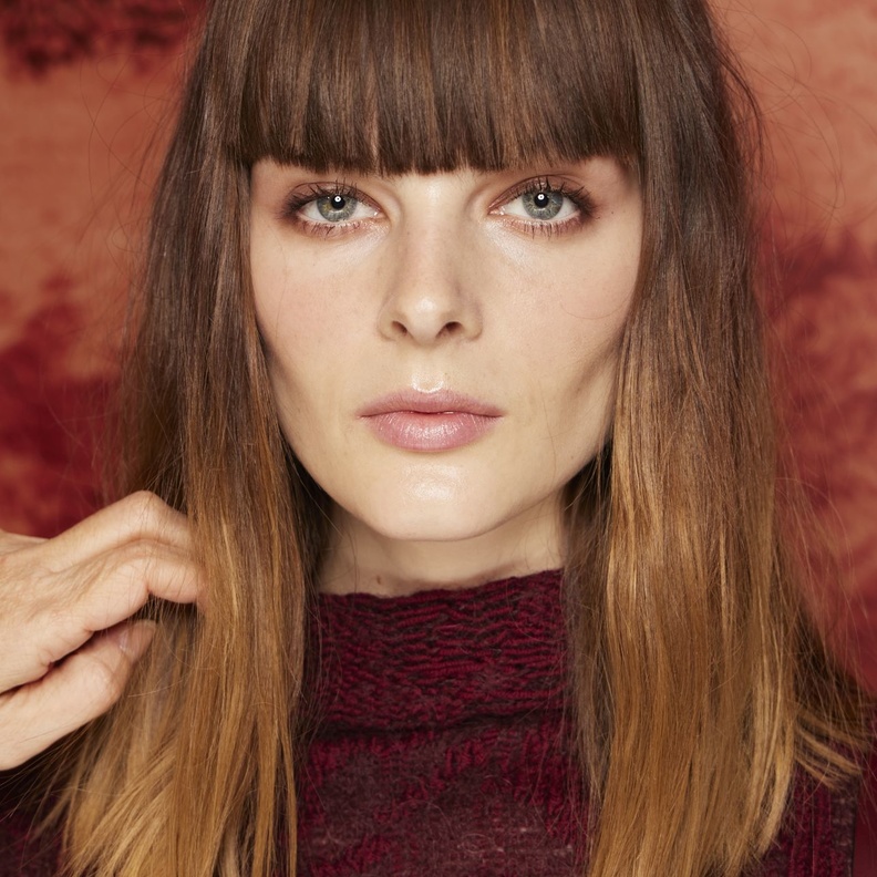 تسريحات شعر متجددة لموسم الخريف وخطوات تطبيقها بسهولة