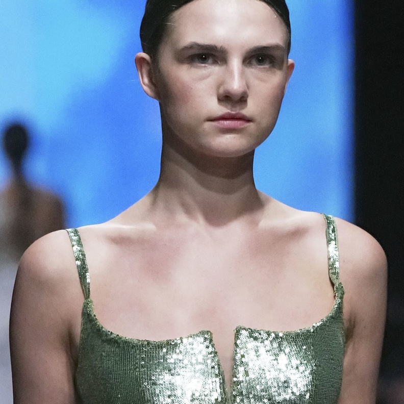 طرق طبيعية سهلة لشد الرقبة والتخلص من ترهلاتها