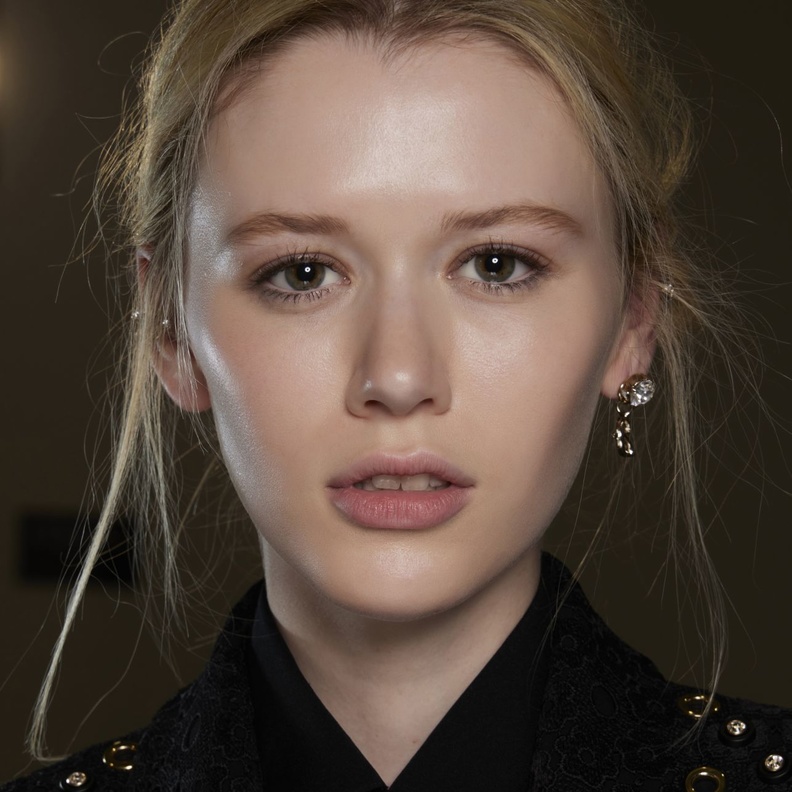 كيفية عمل مرطب طبيعي للشفايف والحصول على شفاه ناعمة