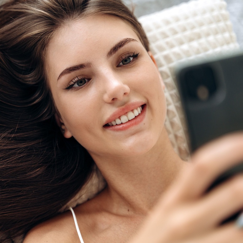 طرق طبيعية لتبييض الأسنان وزيادة جاذبية المرأة