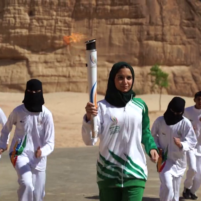 شعلة دورة الألعاب الأولمبية السعودية 2022 تصل إلى العلا الساحرة 