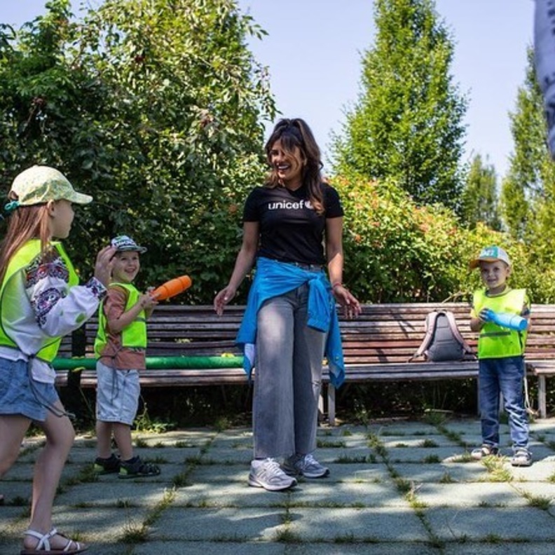 بريانكا تشوبرا توجه رسالة مؤثرة بمناسبة اليوم العالمي للفتيات