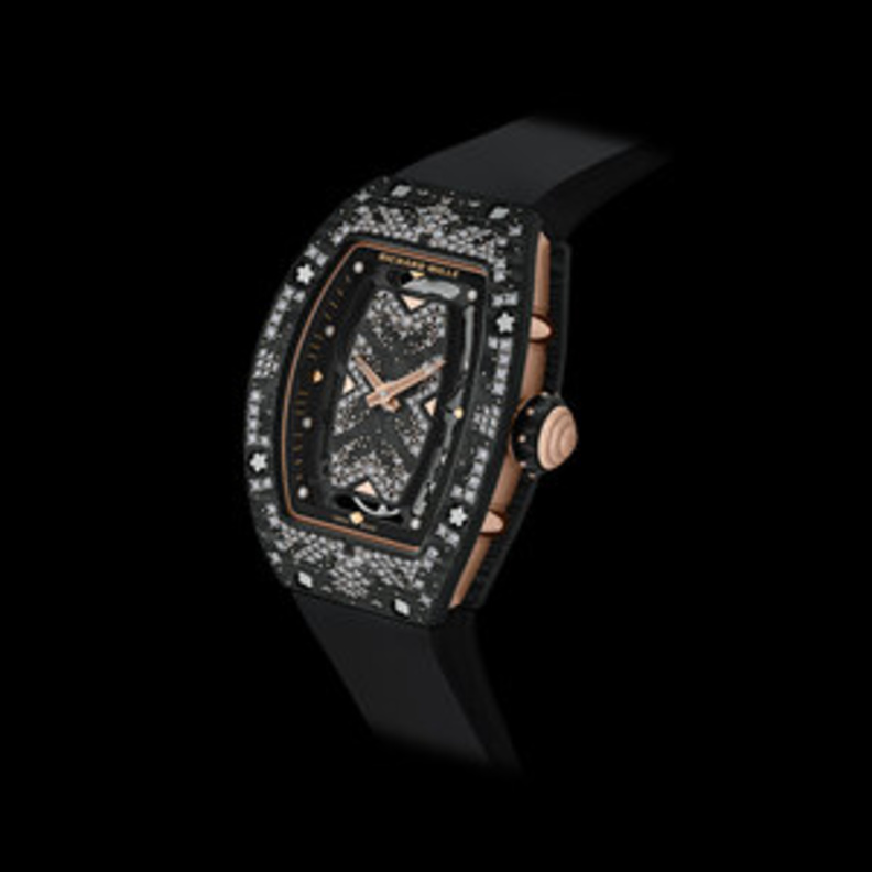 مجموعة 07-01 إنترغالكتيك: أربعة نجوم جديدة في كوكبة ريتشارد ميل