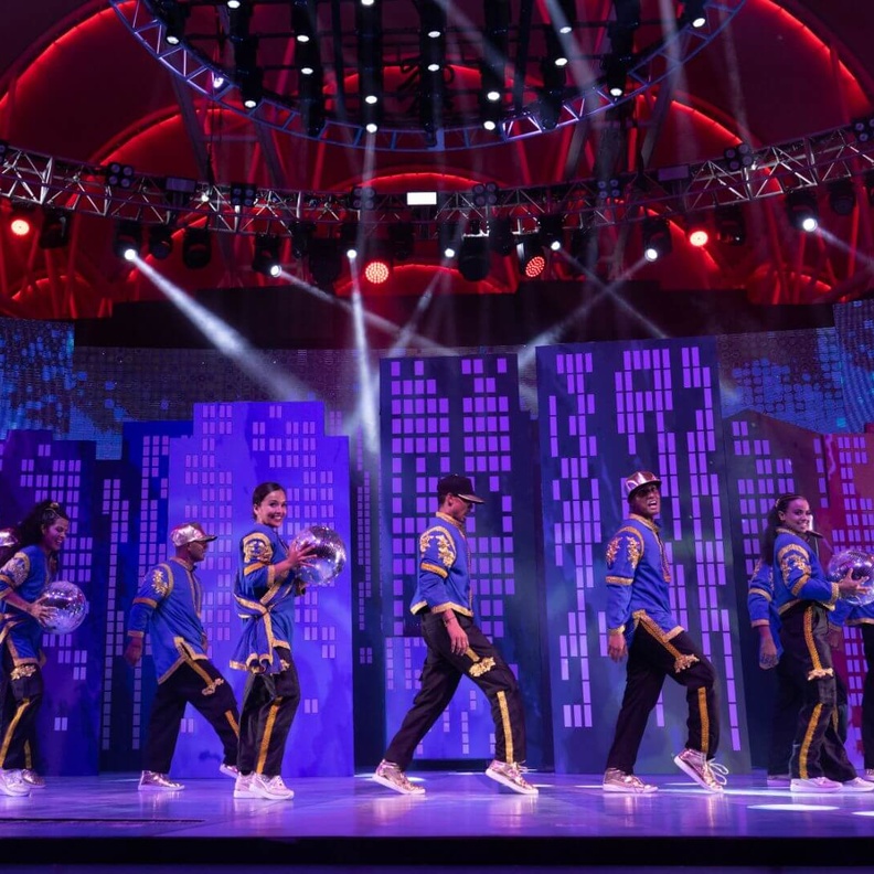 أجواء الابهار والترفيه لزوار القرية العالمية في دبي