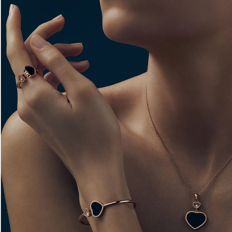 أحجار نصف كريمة تزين مجوهرات الشتاء اليومية