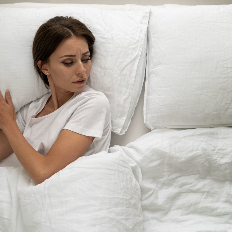 أخطاء زوجية تجعل زوجك يغيب عن عالمكِ ..احذريها