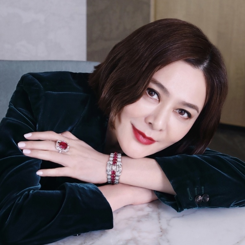 أفخم مجوهرات الشتاء تتألق في مزاد كريستيز هونج كونج