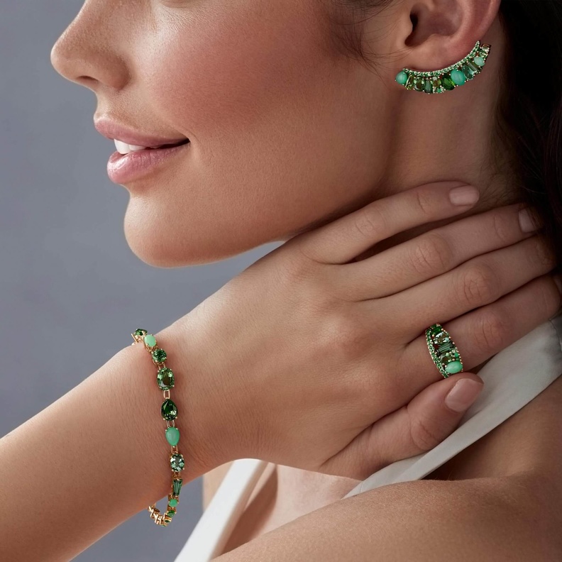 أقراط فاخرة خضراء من Garrard