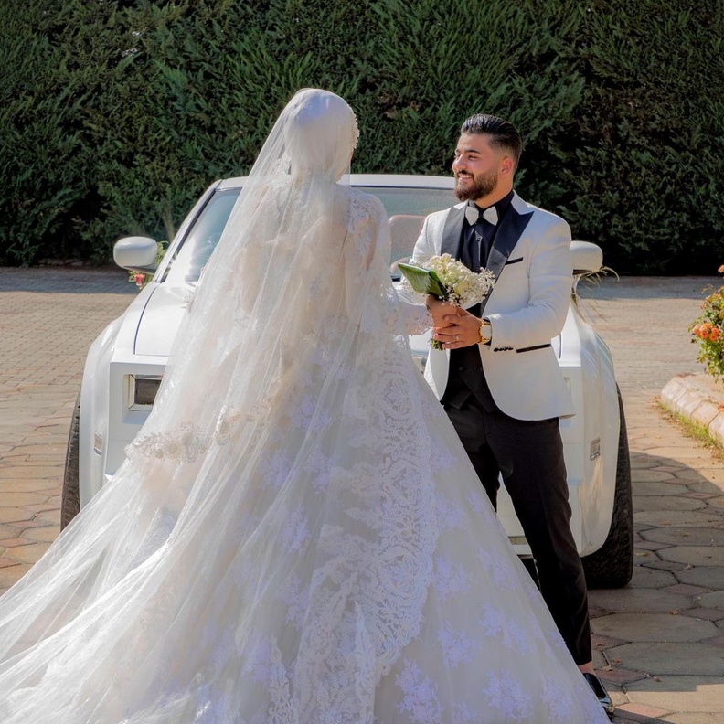 أمير عموري وعروسه.jpg