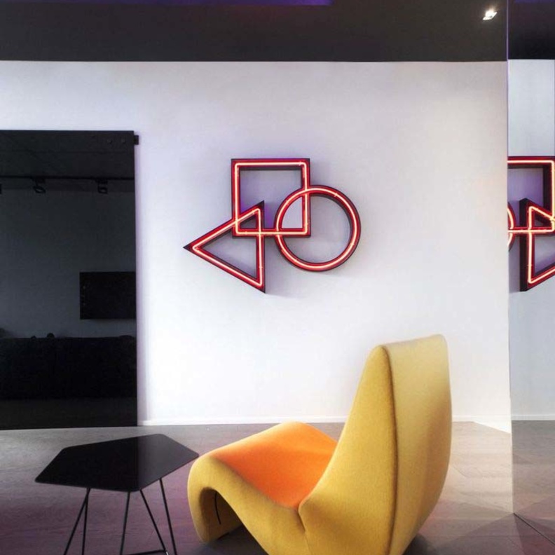 إضاءة نيون ملونة لديكورات منزل عصري