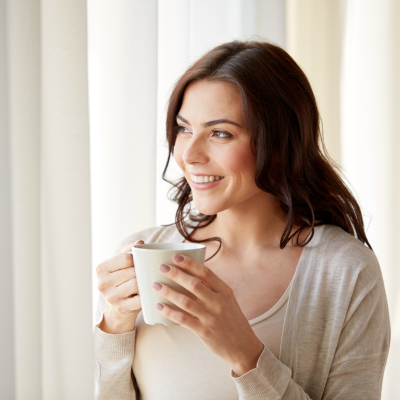 خبير يقدم نصائح للعناية بصحة الفم لعشاق القهوة