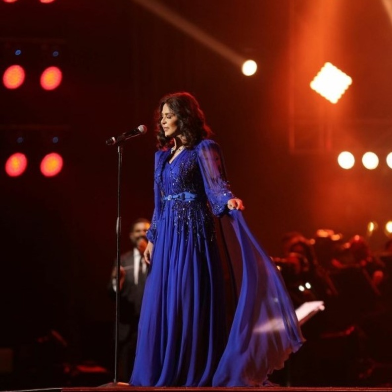 اجمل إطلالات نوال الكويتية بفساتين السهرة الراقية