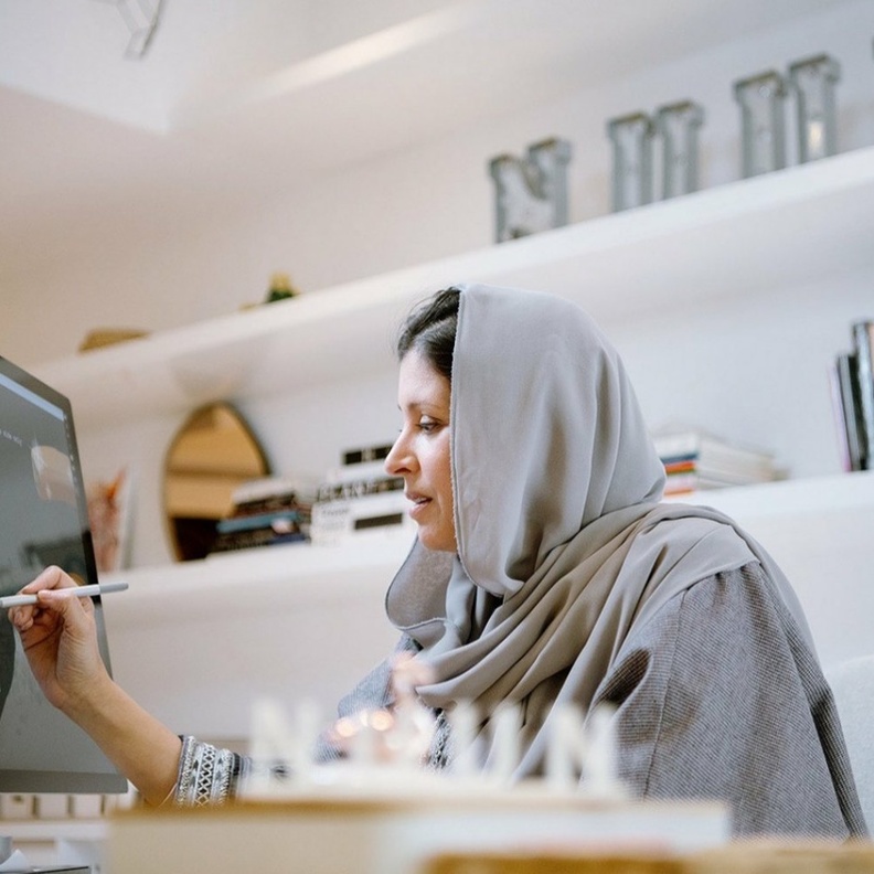 الأميرة نورة الفيصل ضمن نخبة من الخبيرات المتميزات محليا وعالميا في برنامج سمو لقياديات الأزياء