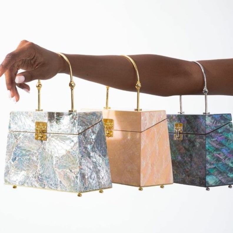 تعرفوا على مصممات الحقائب المشاركات في "معرض الأزياء السعودي" ضمن موسم إثراء للإبداع