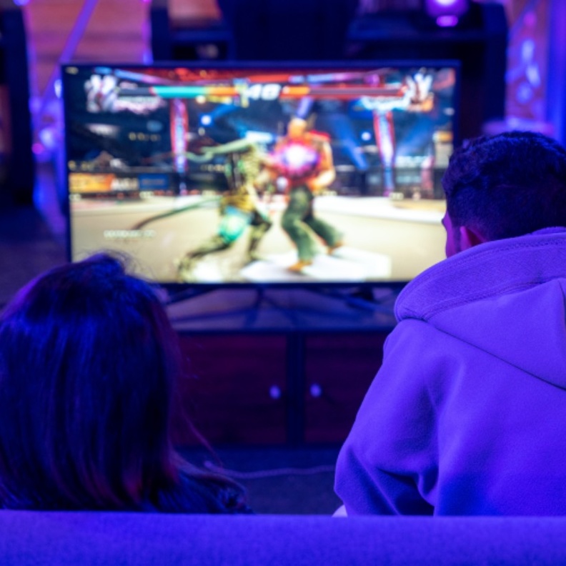 شاشات عملاقة وأنشطة ترفيهية وحماسية للاستمتاع بأجواء مونديال 2022