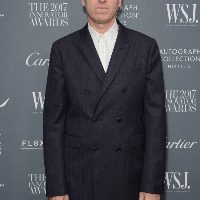 بعد 27 عامًا... Raf Simons يغلق علامته الشهيرة 