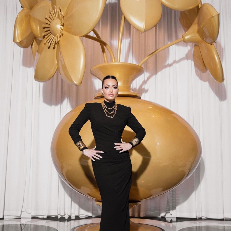 تعلمي تنسيق اللون الاسود على طريقة كارن وازن لأجمل الاطلالات العصرية