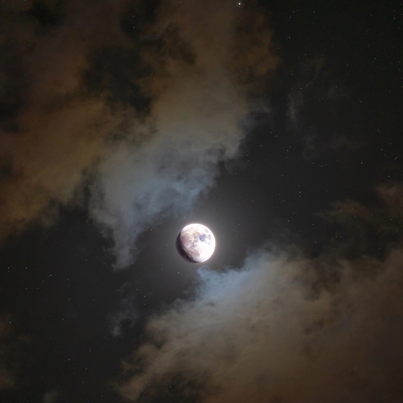 تحذير فلكي لمولود برج العقرب هذا الأسبوع من معاكسات يسببها القمر المكتمل في برج الثور