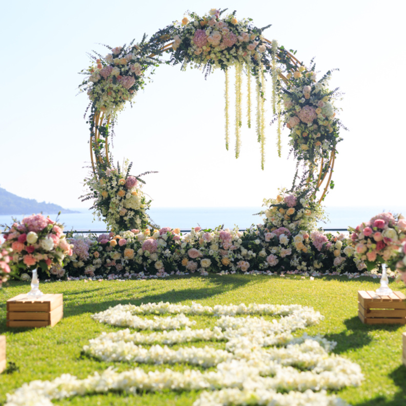 تختلف الألوان بين مكان في الهواء الطلق وبين مكان مغلق