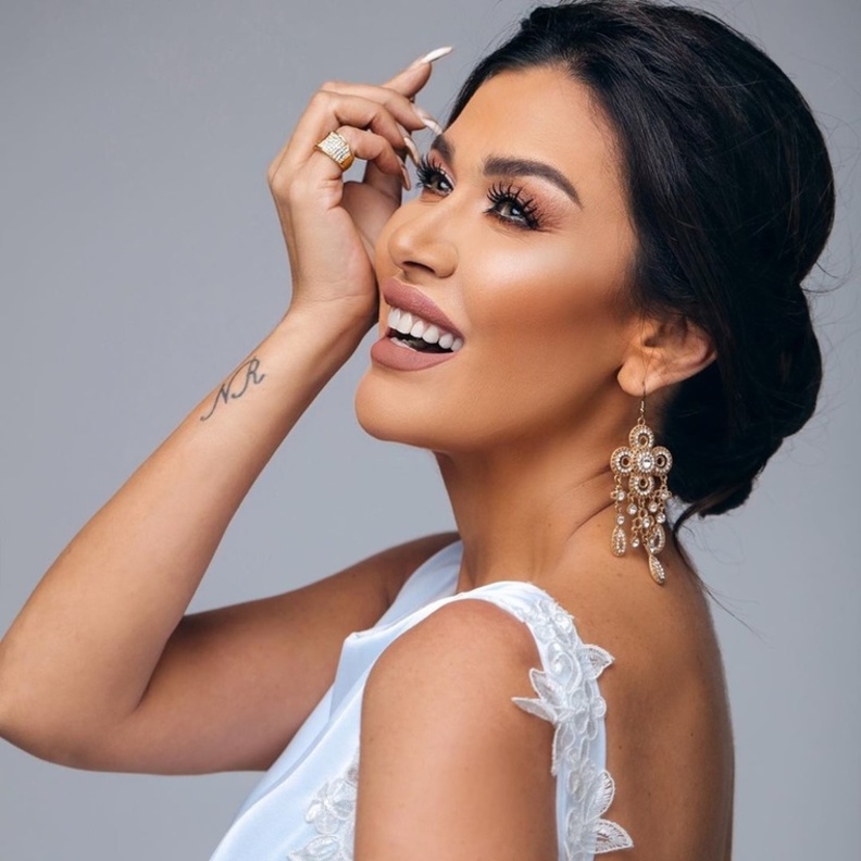 تسريحة الشينيون من نادين الراسي