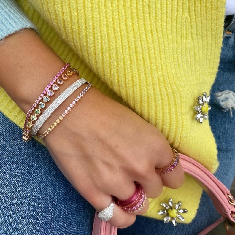 تصاميم ‏أساور التنس أساسية في الاطلالات المسائية هذا الموسم