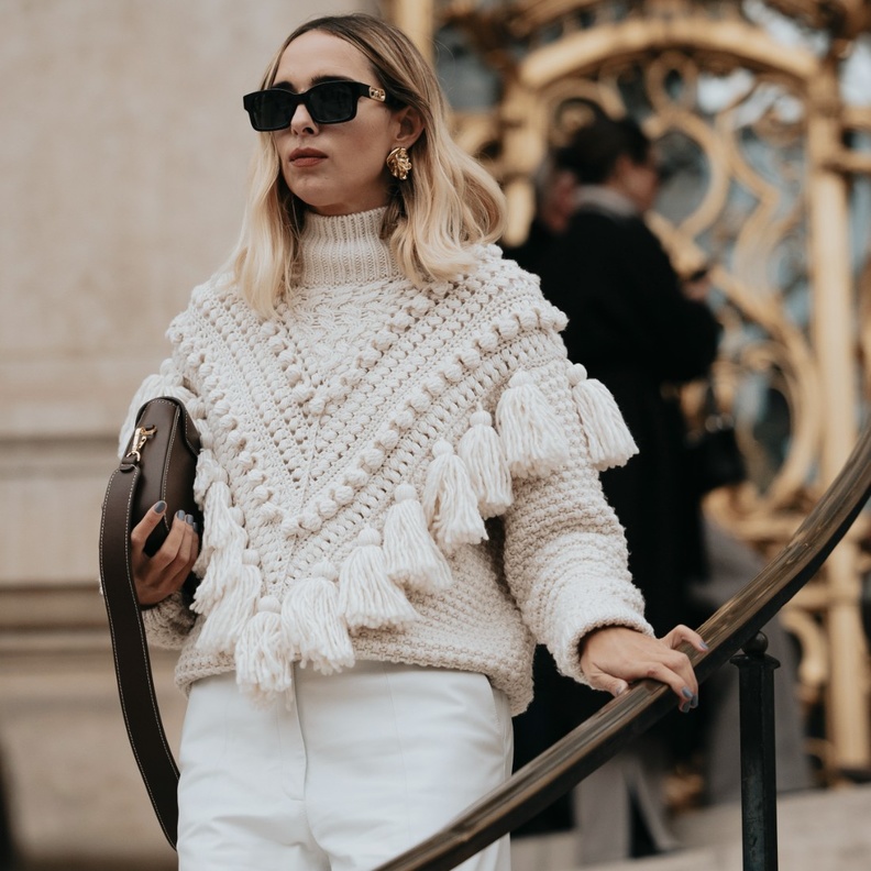 تألقي بالكنزة من وحي إطلالات ستريت ستايل 