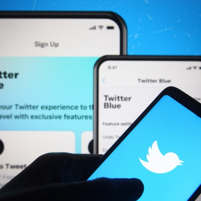 تويتر يوقف خدمة Twitter Blue المدفوعة