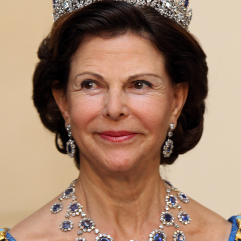 دوقة لويختبرغ مكللة بتاج صفيري من شوميه يعود إلى العام 1810 ويرجح أن يكون قد صممه ماري-إتيين نيتو