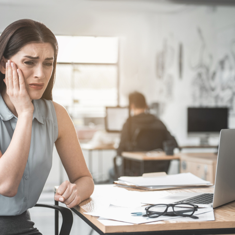  كيف يمكن أن يؤثر التوتر على صحة أسنان