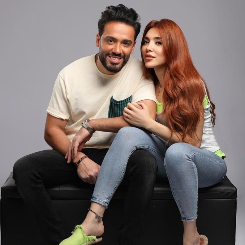 رامي جمال وزوجته.jpg